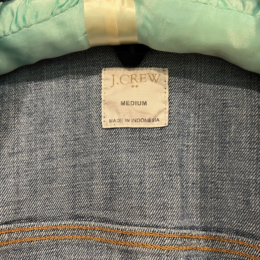 Woman’s cropped J Crew denim jacket! - Picture 7 of 11